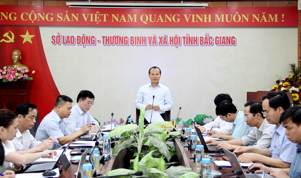 Phó Chủ tịch Thường trực UBND tỉnh Mai Sơn làm việc với Sở Lao động - Thương binh và Xã hội về kết quả thực hiện nhiệm vụ 4 tháng đầu năm|https://bdt.bacgiang.gov.vn/web/guest/chi-tiet-tin-tuc/-/asset_publisher/St1DaeZNsp94/content/pho-chu-tich-thuong-truc-ubnd-tinh-mai-son-lam-viec-voi-so-lao-ong-thuong-binh-va-xa-h-1